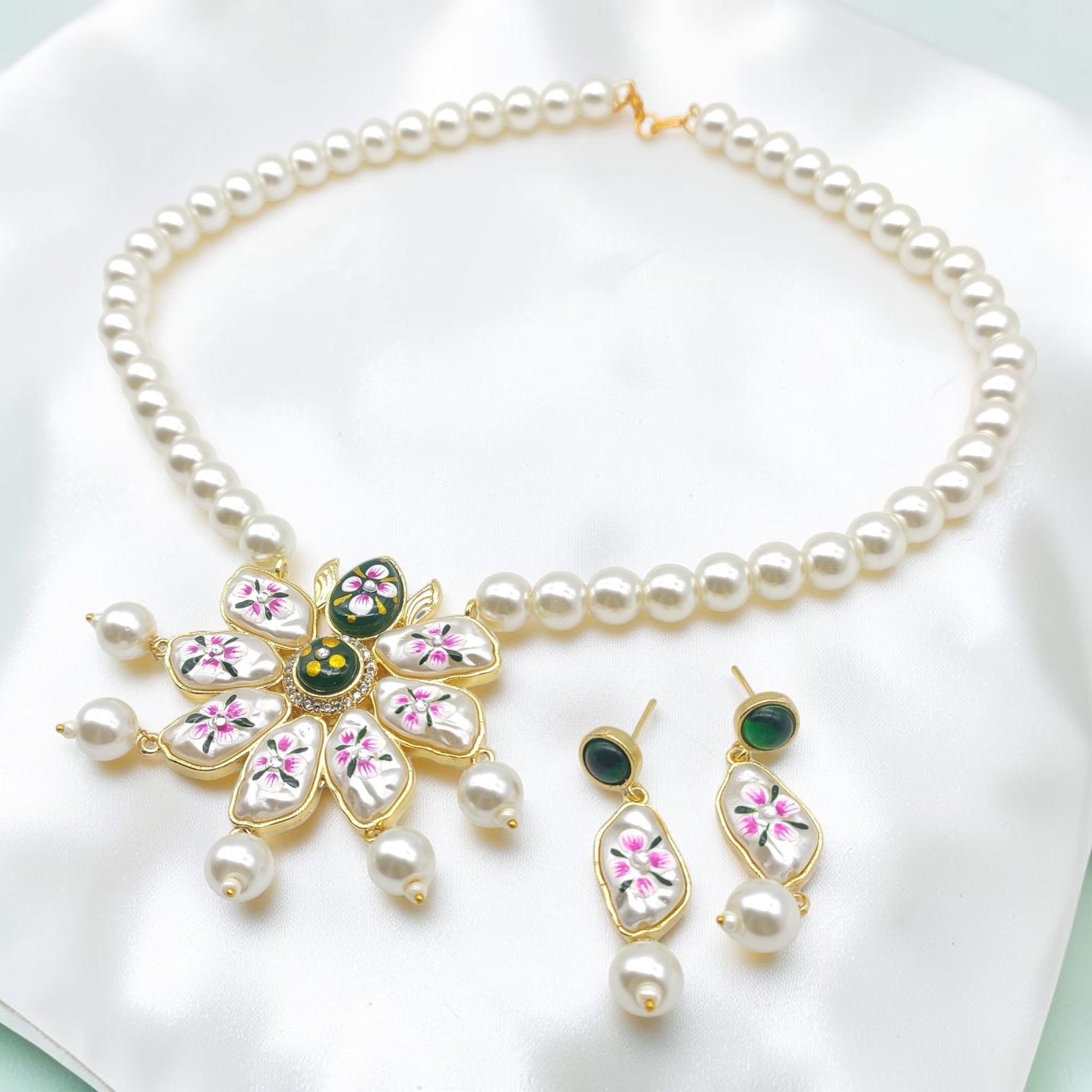 Hand Painted Floral Pearl Necklace Set – Green - Image 3