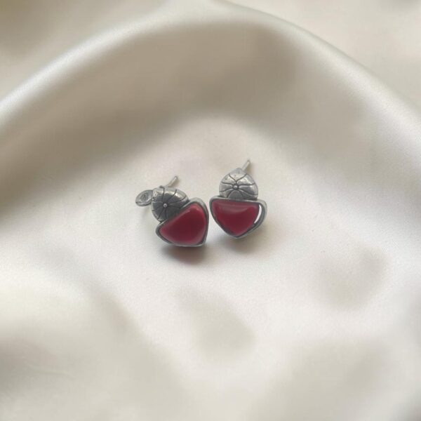 Red Monalisa Stone Oxidized Stud Earrings