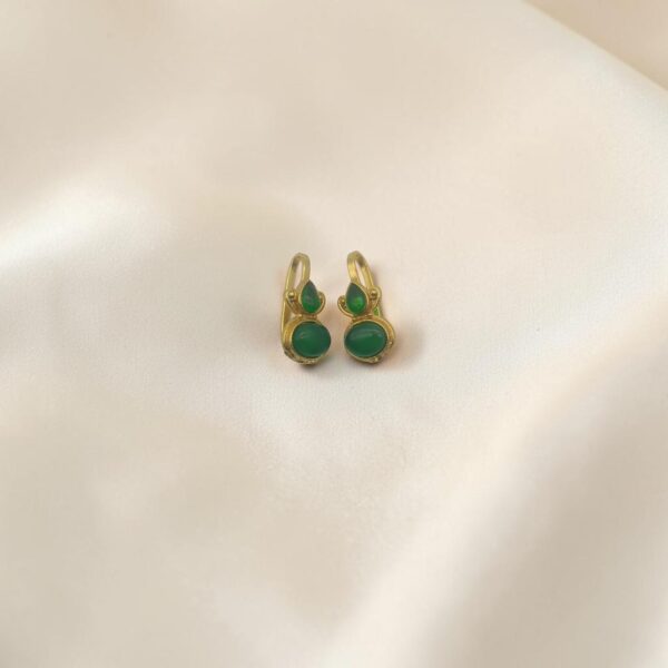 Elegant Green Stone Bugadi