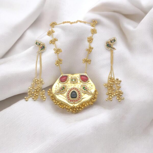 Heritage Inspired Statement Pendant Set